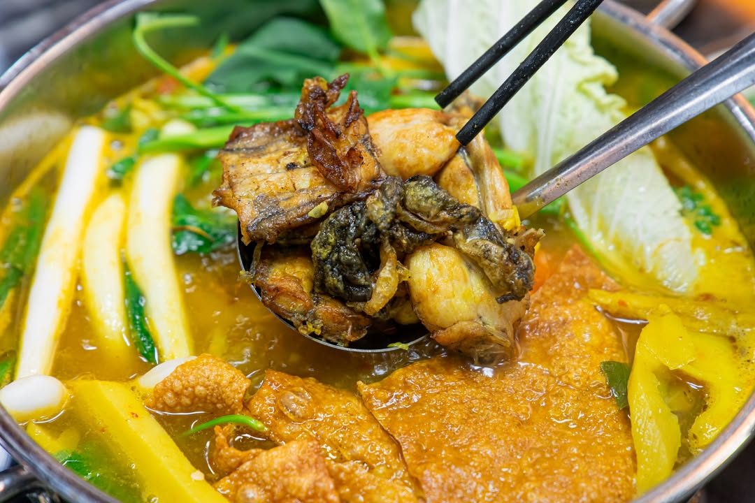 Muôi múc lẩu ếch nấu chuối đậu nước vàng tại Nướng 88 Muôi múc lẩu ếch nấu chuối đậu nước vàng tại Nướng 88
